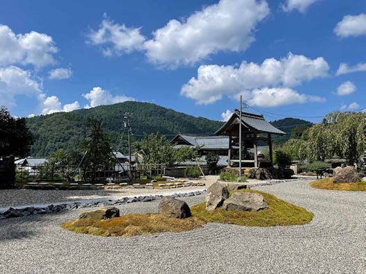 さばえ明厳寺 里山型樹木葬 木漏れ日