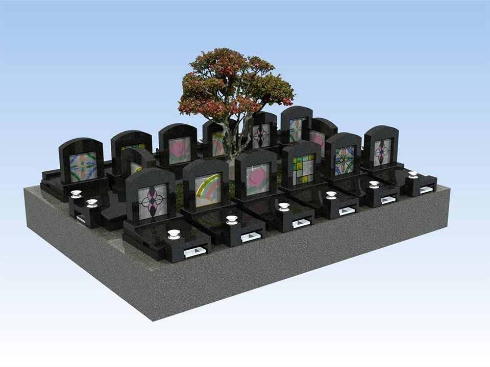 ステンドグラスとオーク(樫の木)の樹木葬「こもれび」