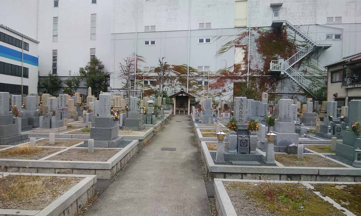 鳥飼中共同墓地