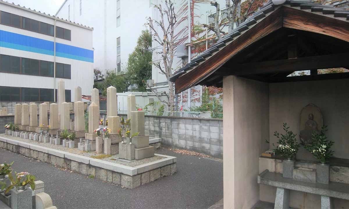 鳥飼中共同墓地