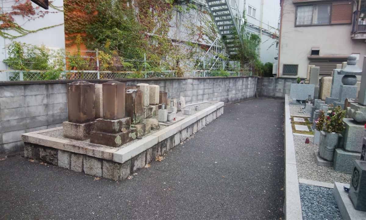 鳥飼中共同墓地