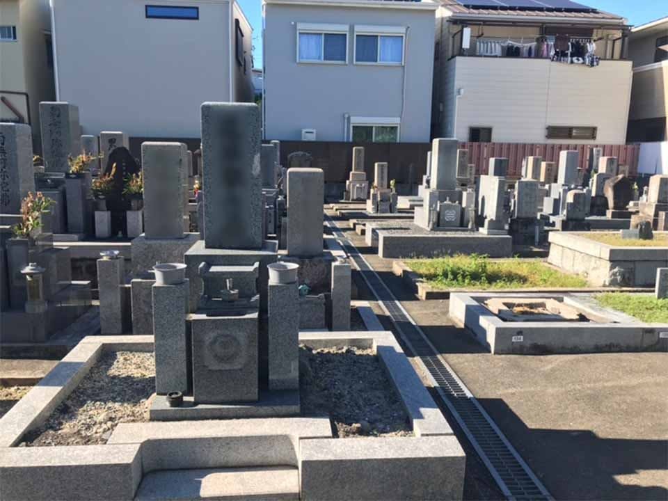 墓地の敷地を 桜と富士山を影彫りで表現した、オールインドM1Hのお墓！都立多磨霊園