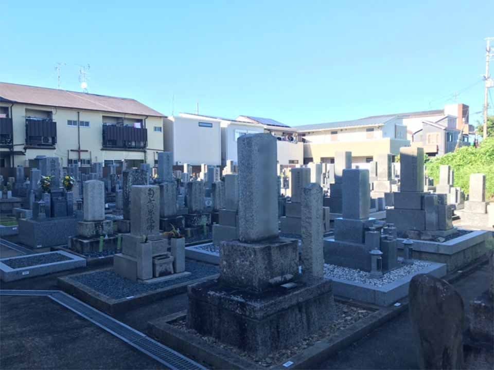 墓地の敷地を 桜と富士山を影彫りで表現した、オールインドM1Hのお墓！都立多磨霊園