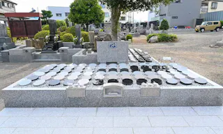 青蓮寺墓苑