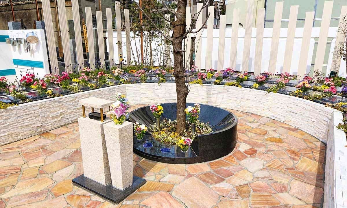 新宿区 樹木葬「瑠璃の光」