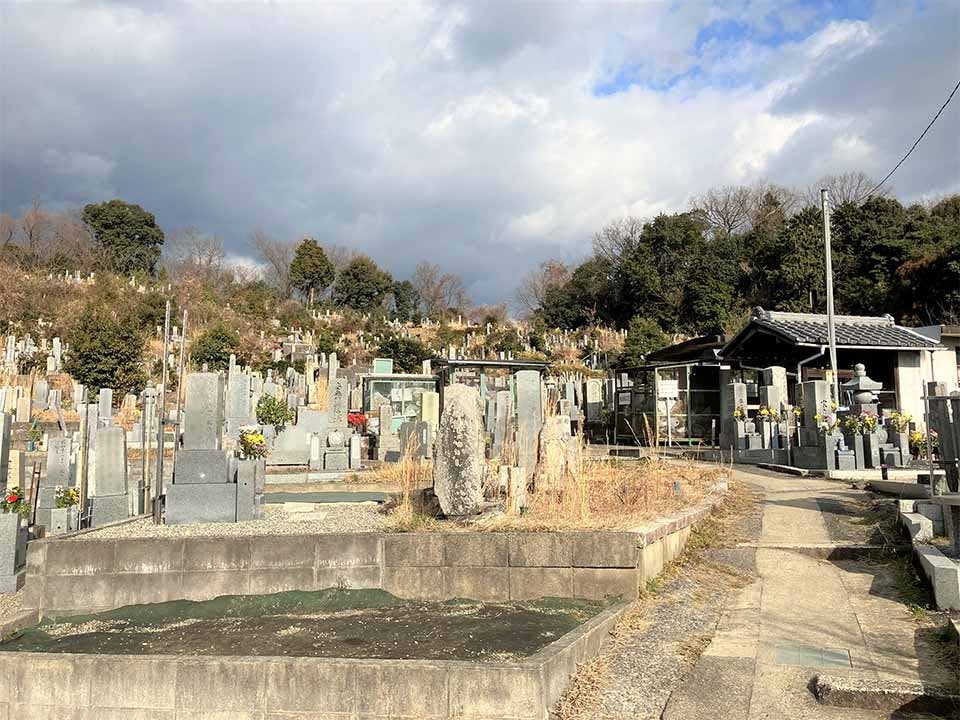 堅田墓地