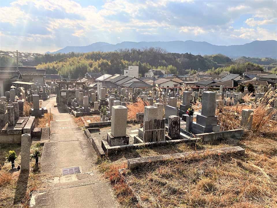 堅田墓地