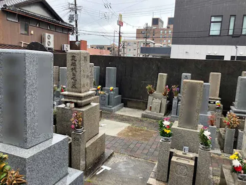足代墓地