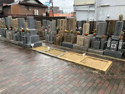 足代墓地