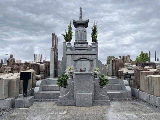 称名寺西京極駅前墓地