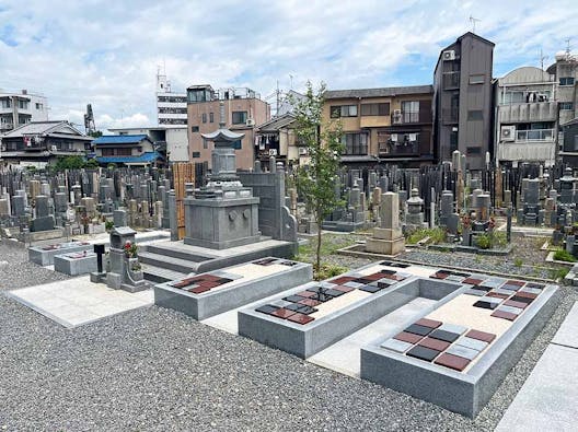 称名寺西京極駅前墓地
