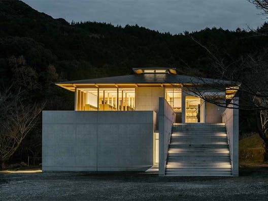 指月堂・真正寺納骨堂