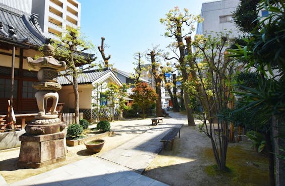 久遠寺 境内納骨あかり御堂