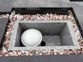 平和公園　法華寺　樹木葬 遺骨を納めるカロートは御影石で4寸骨壷のまま4体までご納骨が可能。