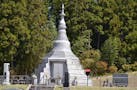 三古寺墓苑　樹木葬 仏塔