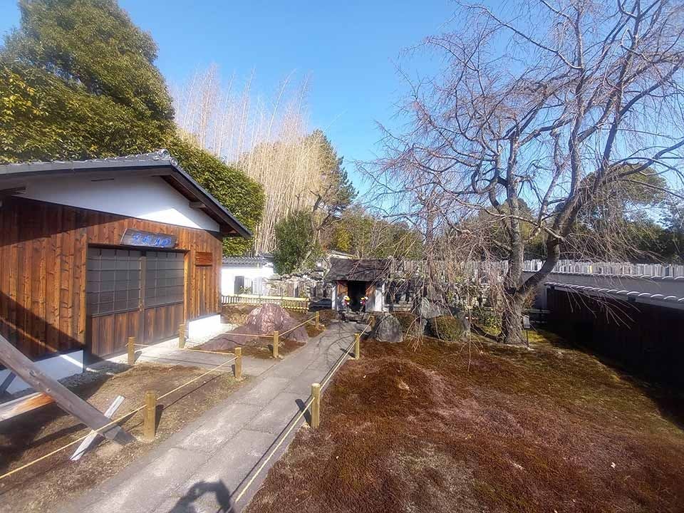 妙心寺塔頭養徳院 永代供養塔『寂静之塔』 養徳院『休憩所』