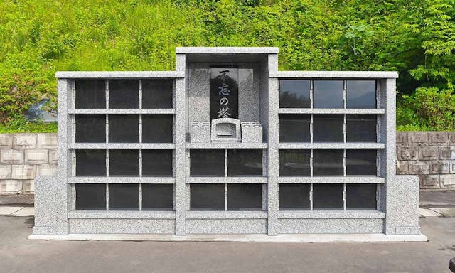 洞昌寺「不忘の塔」