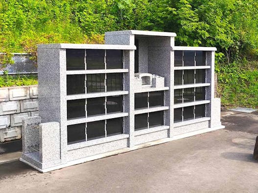 洞昌寺「不忘の塔」