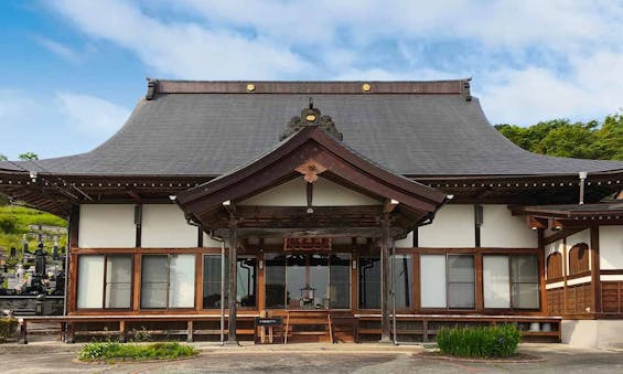 洞昌寺「不忘の塔」