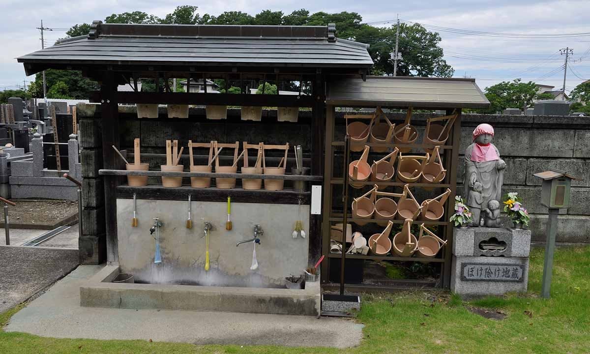 迎盛院「桔梗の郷」 水場