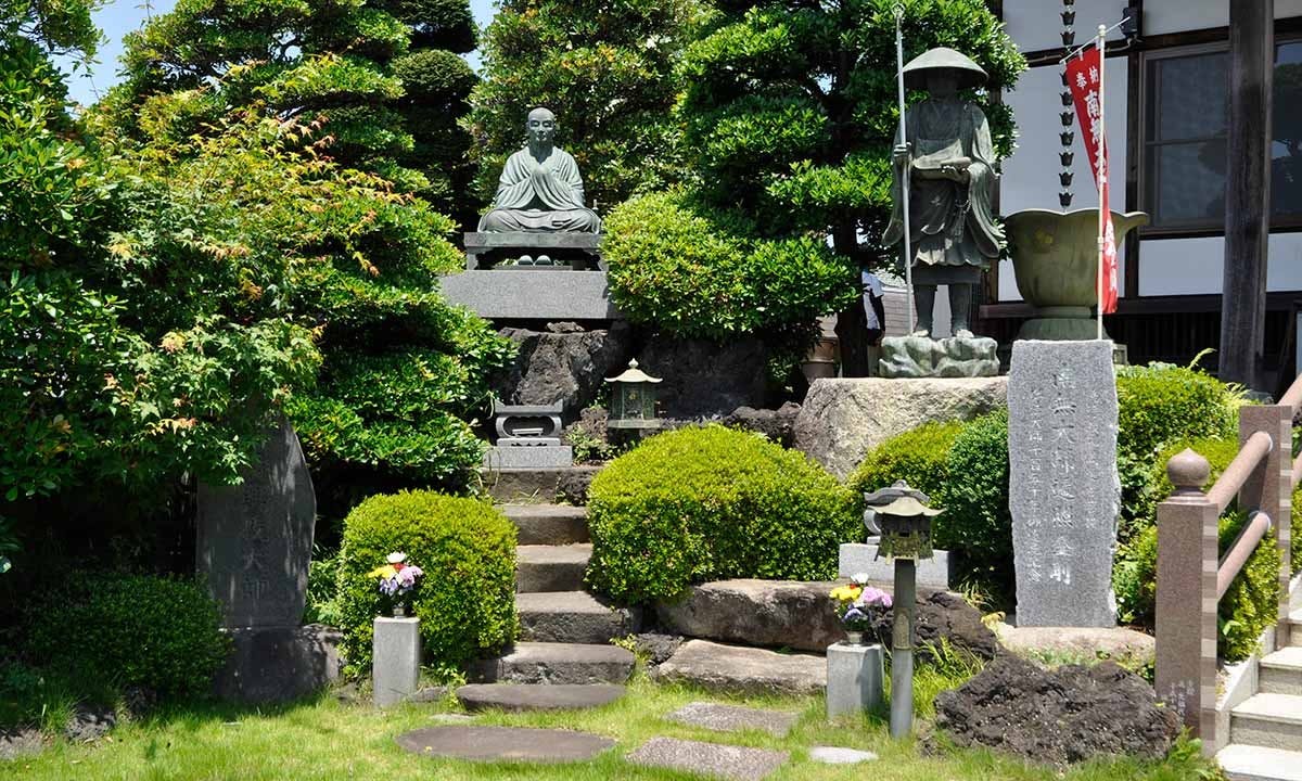 迎盛院「桔梗の郷」 境内