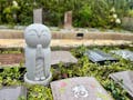 庭園型 樹木葬「無憂の杜」 合掌地蔵と石碑　可愛らしいお地蔵さんが心を癒してくれます。