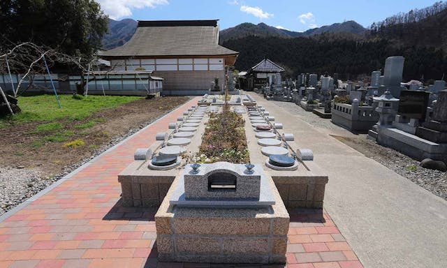 樹木葬霊園「花もみじ須坂」