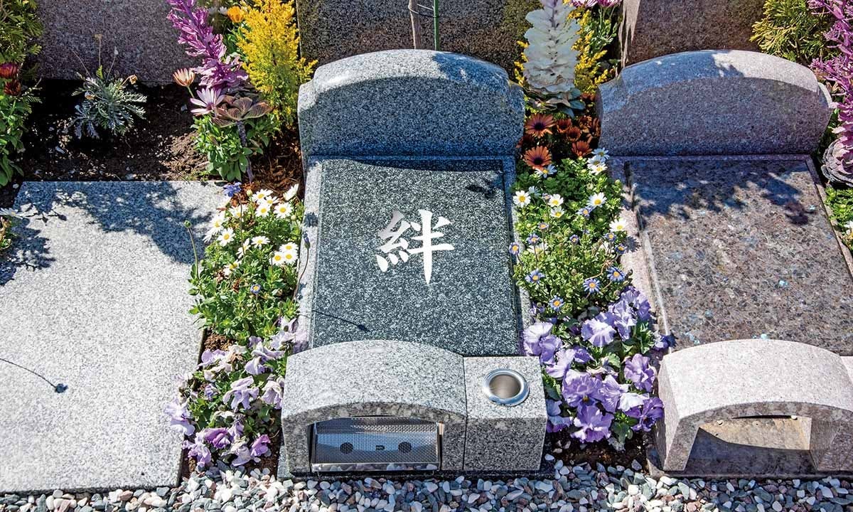 境伊与久樹木葬霊園 墓石型永代供養墓　きずな　