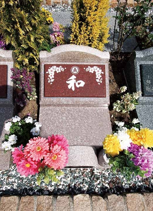 境伊与久樹木葬霊園 墓石型永代供養墓　つなぐ