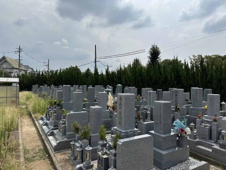 土塔町墓地