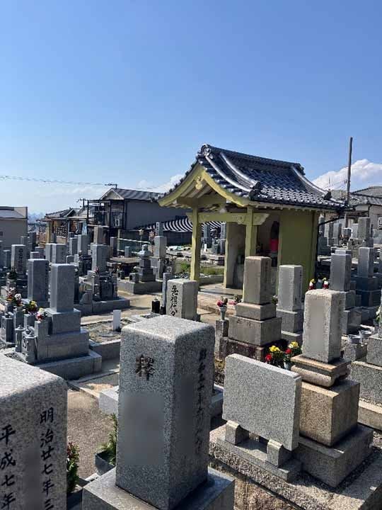 上六万寺桜井共同墓地の画像
