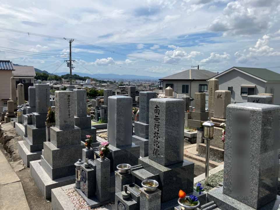 上六万寺桜井共同墓地