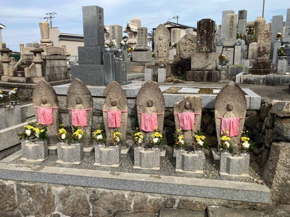 上六万寺桜井共同墓地
