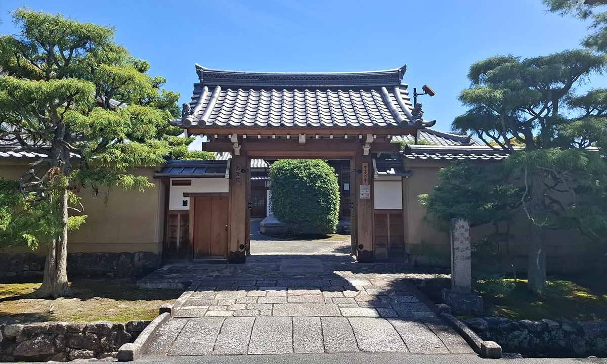 相国寺塔頭光源院墓苑　永代供養プレート型樹木葬『翠光苑』の画像