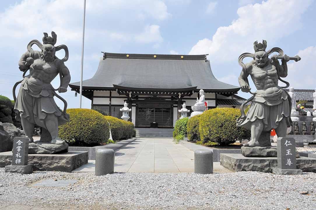 明照寺　樹木葬Relaconfy（リラコンフィ―） 境内 仁王像