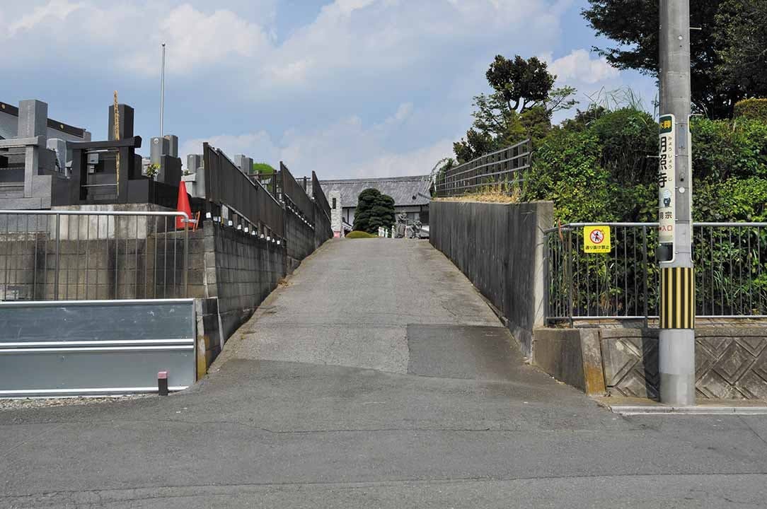 明照寺　樹木葬Relaconfy（リラコンフィ―） 西側入口