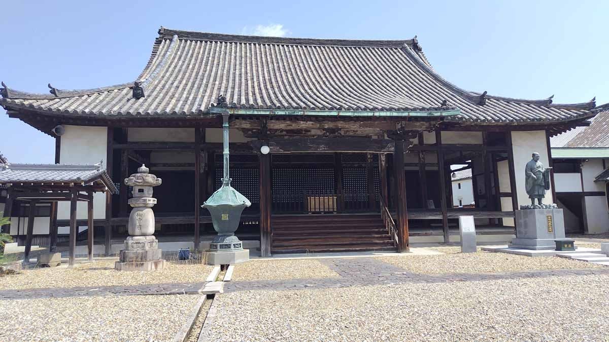 蓮長寺墓苑 本堂