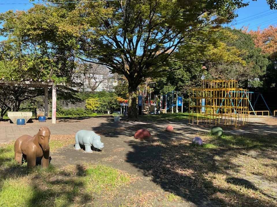 代官庭霊苑 隣接する代官中央公園。お参りの後にお子様、お孫様と憩いのひとときを過ごせます。