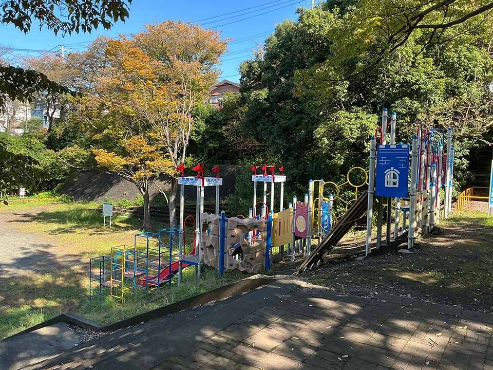 代官庭霊苑 隣接する代官中央公園。お参りの後にお子様、お孫様と憩いのひとときを過ごせます。