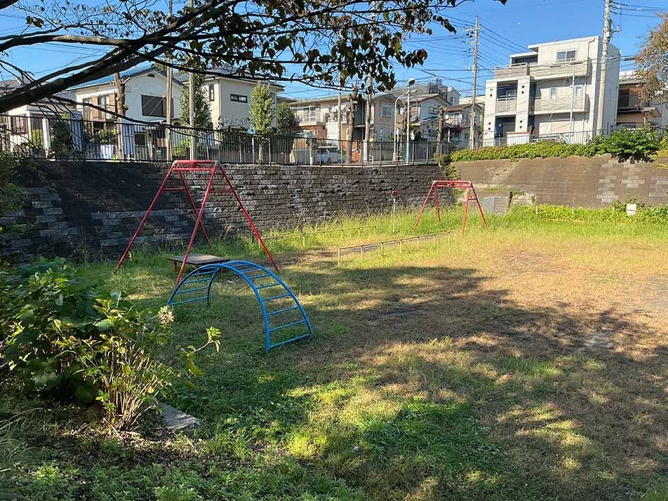 代官庭霊苑 隣接する代官中央公園。お参りの後にお子様、お孫様と憩いのひとときを過ごせます。