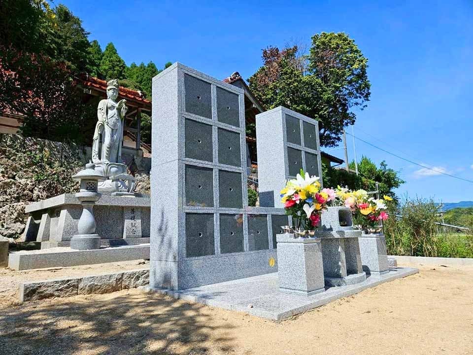 本誓寺 のうこつぼ