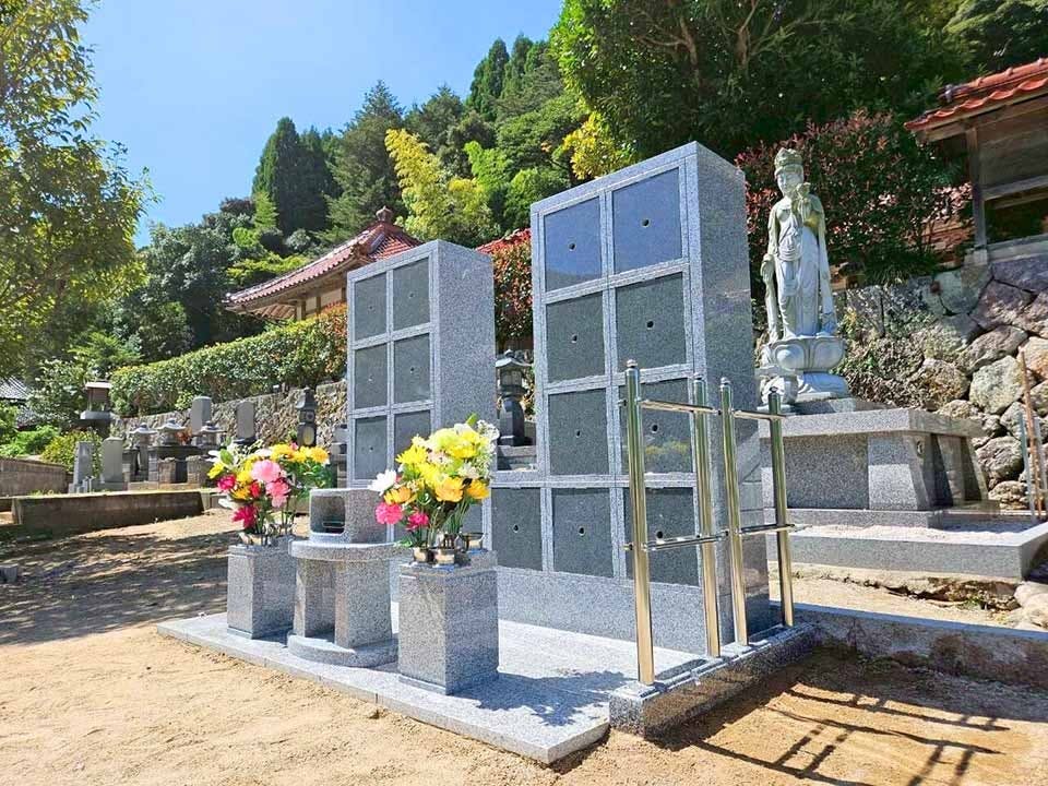 本誓寺 のうこつぼ