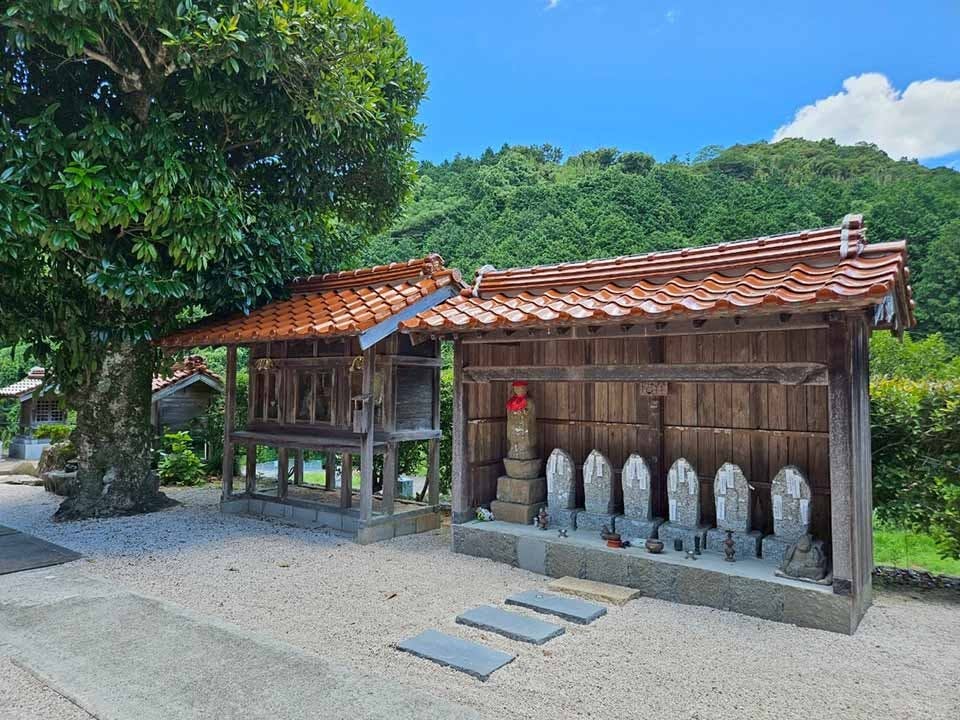 本誓寺 のうこつぼ