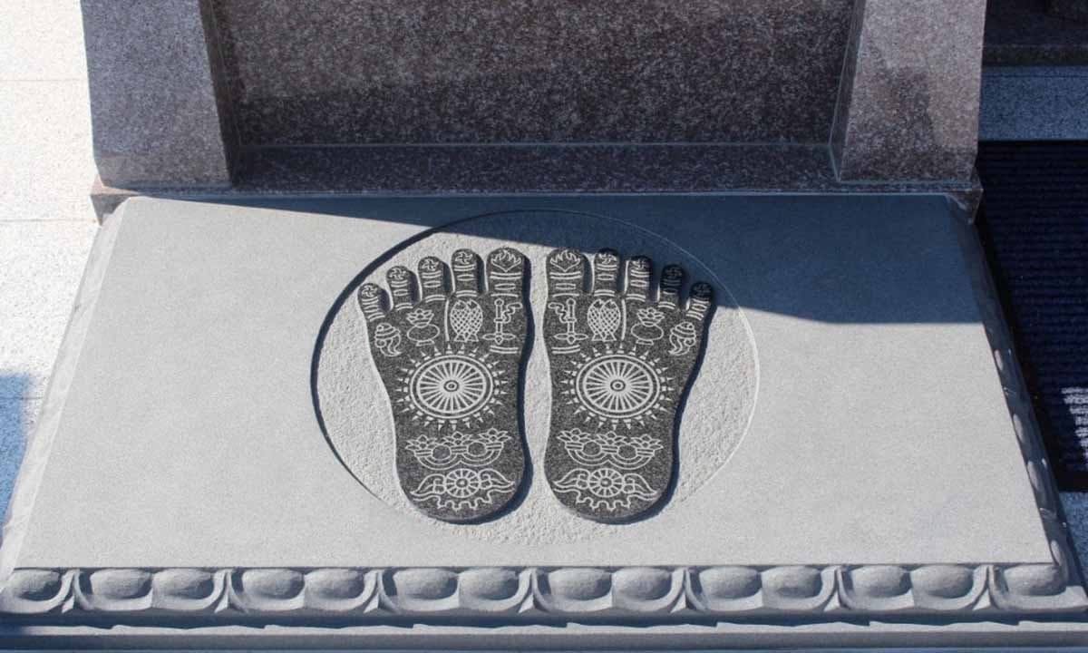 吉祥寺 墓地 佛足跡