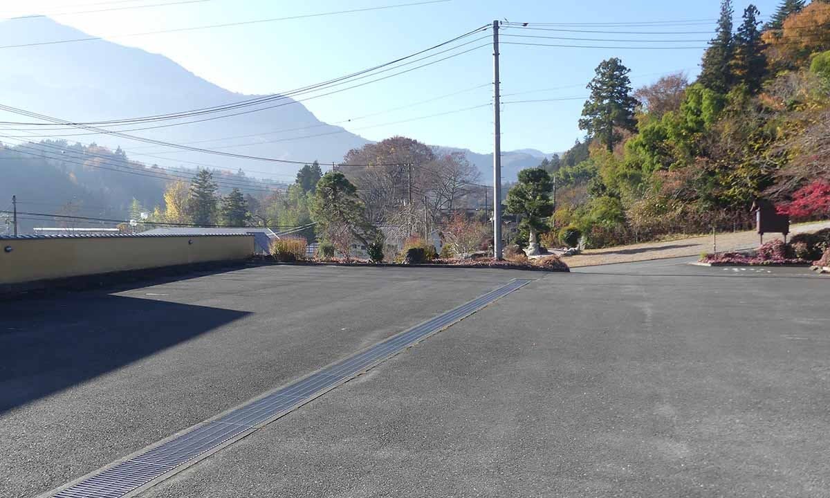 秩父 よこぜの郷　東林寺 永代樹木葬 駐車場