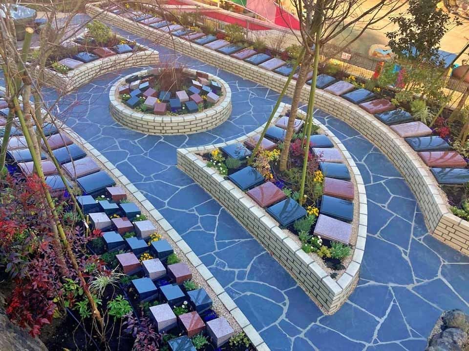 富士庭苑 上品さと温かみが調和した苑内