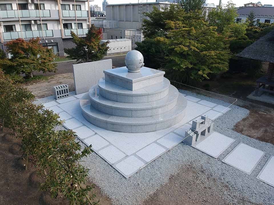 満勝寺墓苑　永代供養墓「無影樹」 永代供養墓「無影樹」