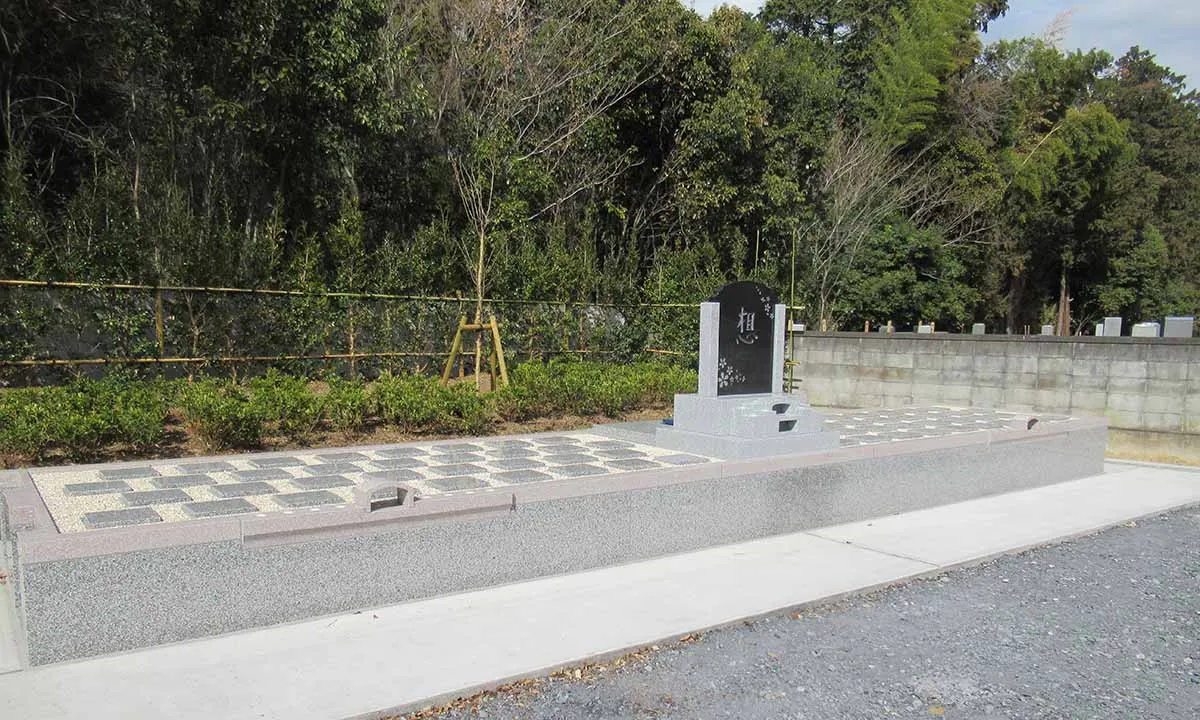 メモリアルガーデン悠久の丘　樹木葬 樹林型永代供養墓「想」