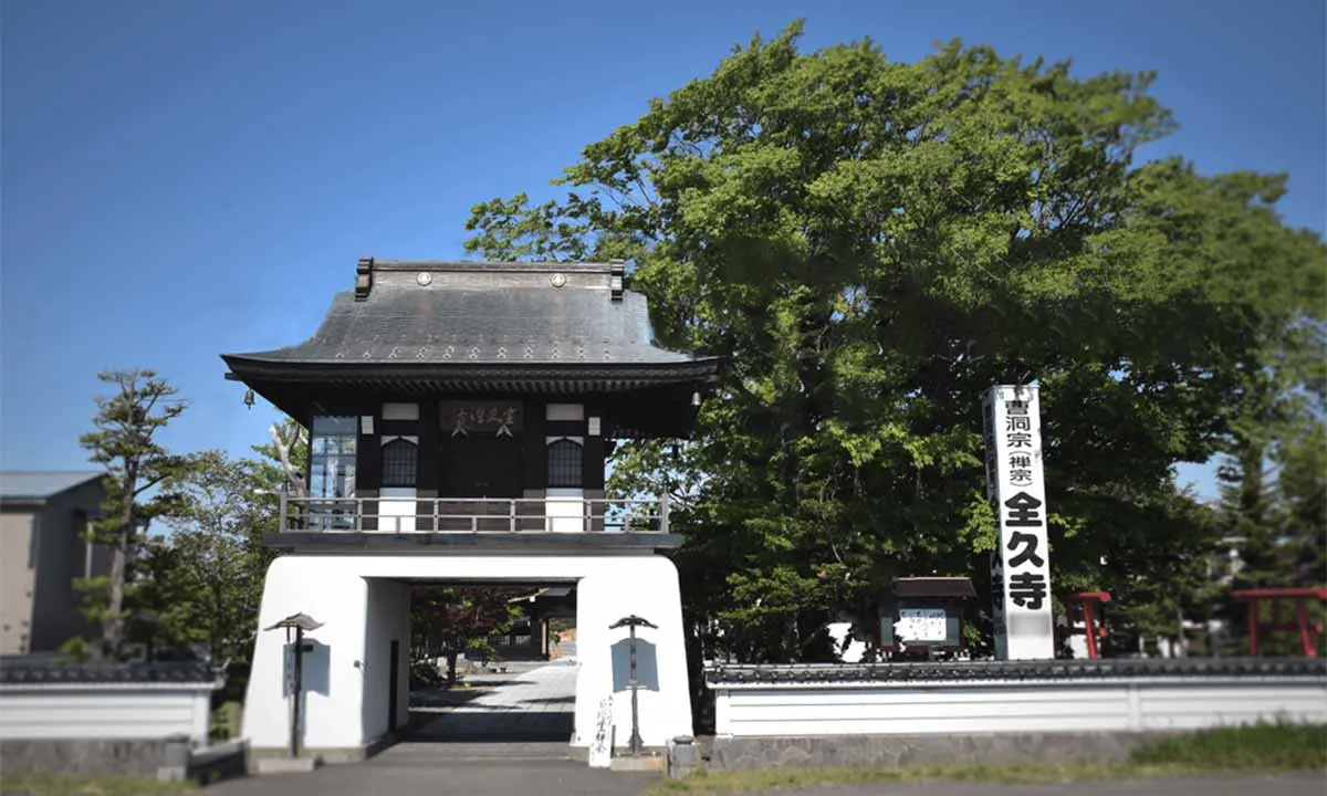 プレミアム北欧の杜とうべつ樹木葬墓地 全久寺 山門