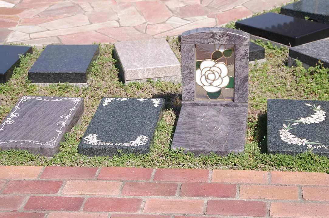 舎人墓苑　光明